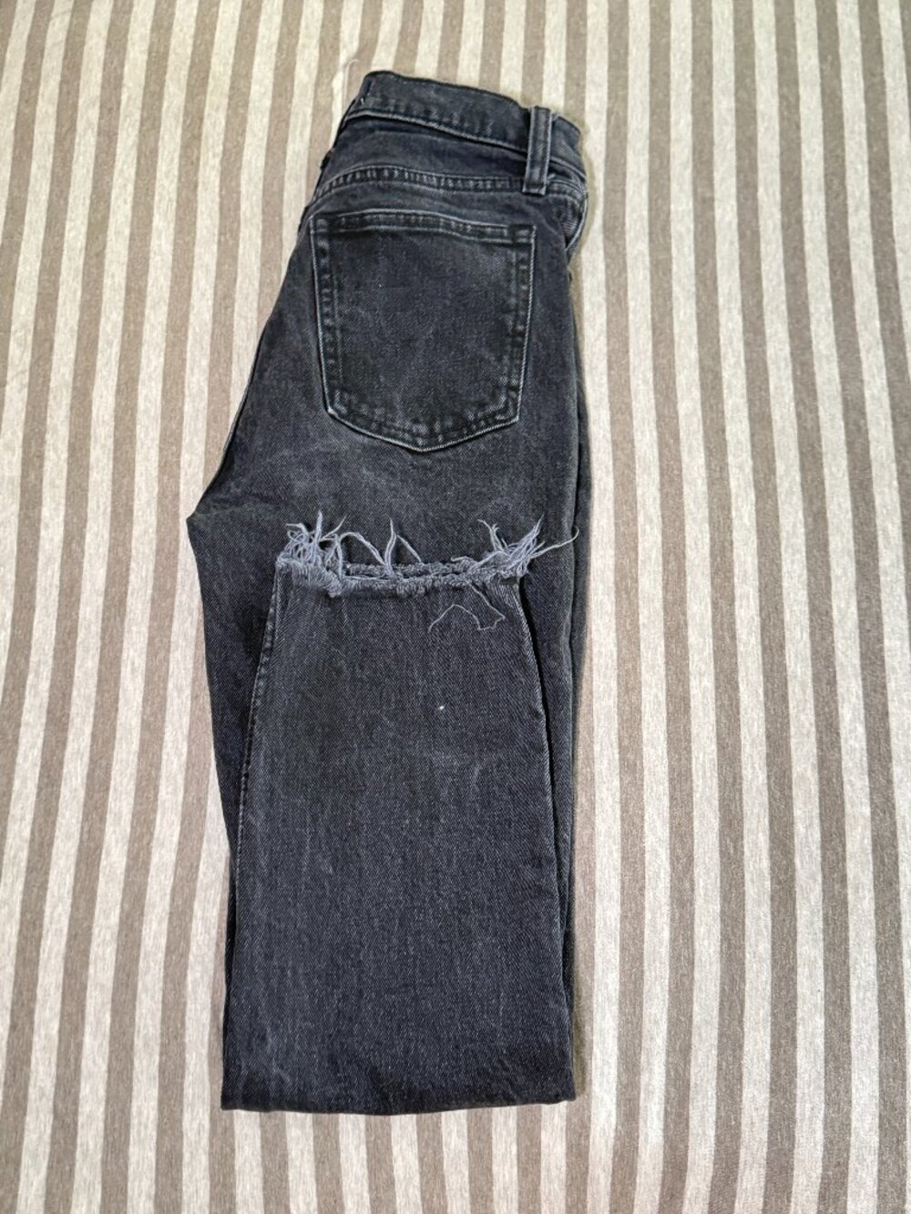 Abercrombie & Fitch The Mom Jean High Rise Grey Wash 25 Short